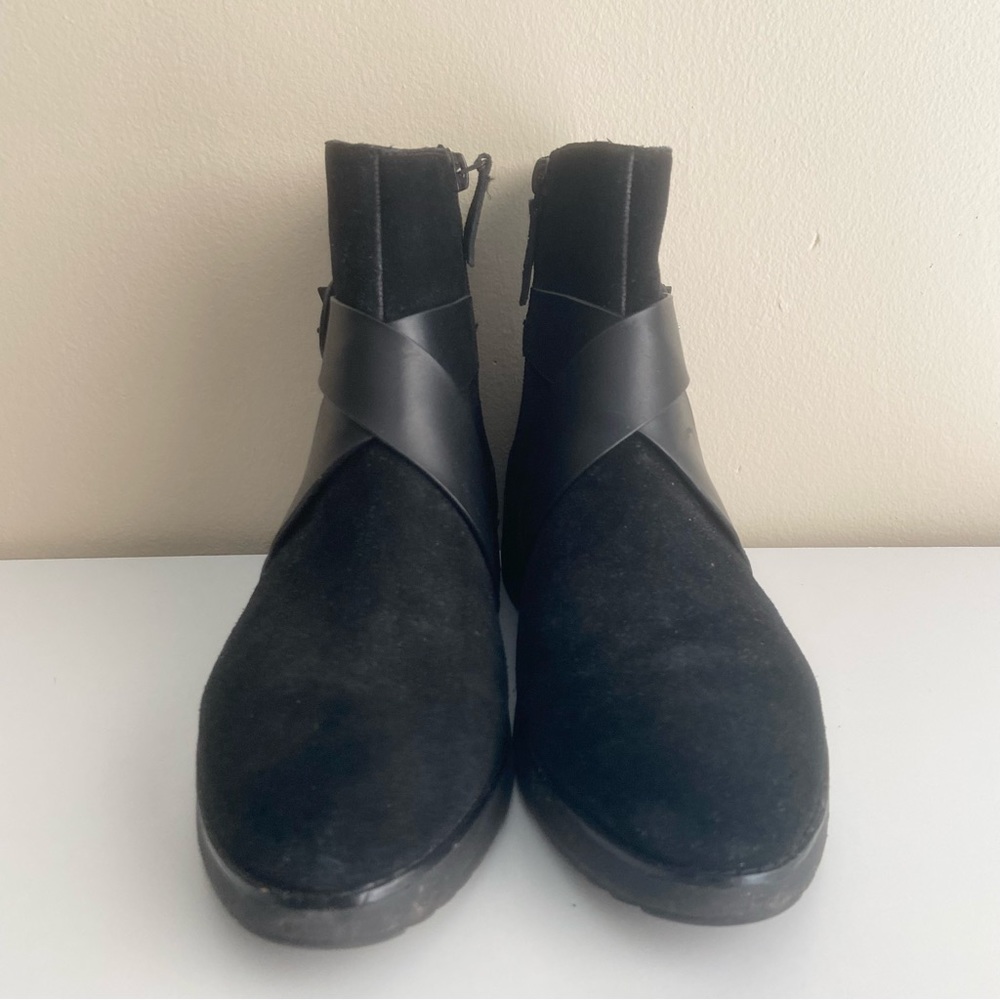 Fitflop Mona Suede Buckle Ankle Boot Women’s Size 8 Black - Picture 3 of 13